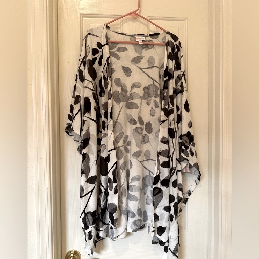 LuLaRoe Savannah Kaftan Wrap Black & White Floral S/M fits up to 1X NWT